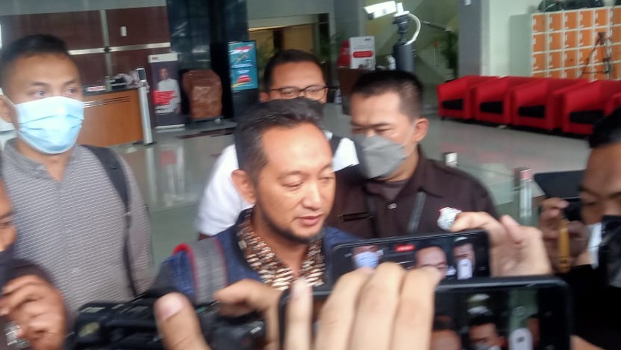 Andhi Pramono, Kepala Kantor Bea Cukai kota Makassar usai diperiksa KPK soal harta kekayaannya, Selasa (14/3/2023).