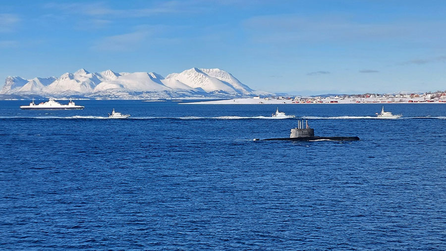 Latihan selama 11 hari itu melatih pasukan untuk bertahan hidup dan beroperasi di daerah Arktik yang terpencil. (Danielle Bochove/Bloomberg)