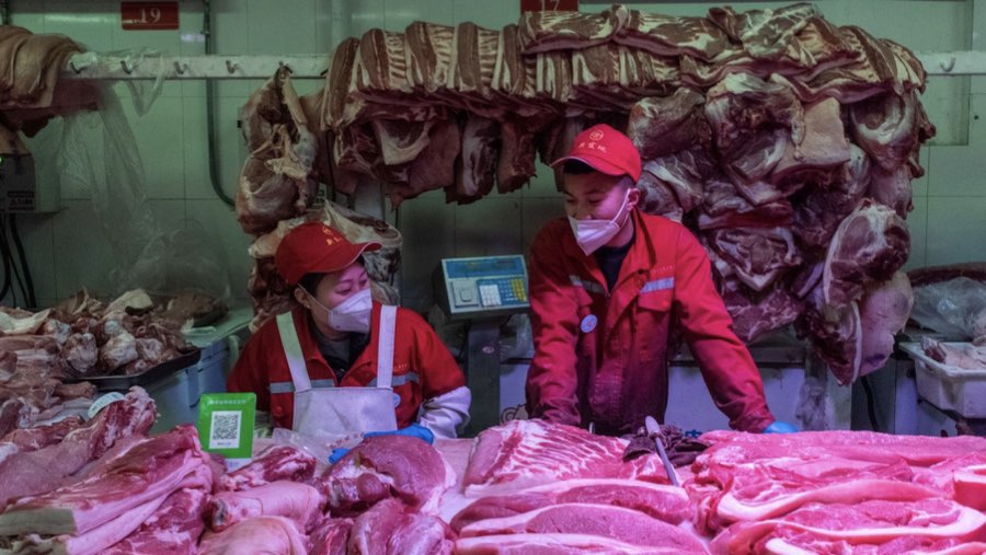 Ilustrasi pedagang daging babi (Sumber: Bloomberg)