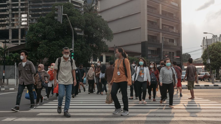 Aktivitas warga di ibukota. Kelas menengah di Indonesia semakin tertekan beberapa tahun terakhir (Dok Bloomberg)