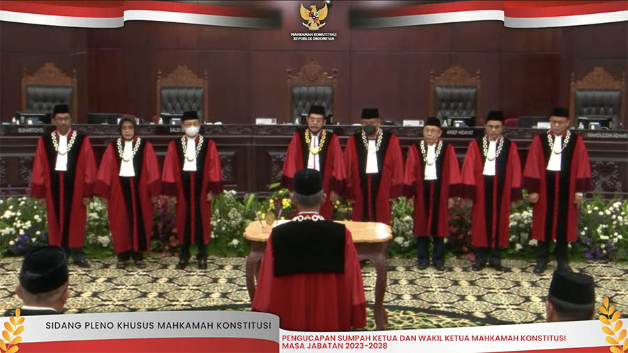 Pengucapan Sumpah Ketua Dan Wakil Ketua Mahkamah Konstitusi Masa Jabatan 2023 - 2028. (Tangkapan layar Youtube  Mahkamah Konstitusi)