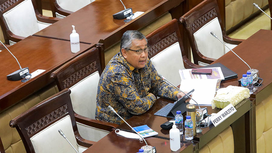 Calon Gubernur Bank Indonesia (BI), Perry Warjiyo mengikuti Fit and Proper di DPR RI, Senin (20/3/2023). (Bloomberg Technoz/ Andrean Kristianto)