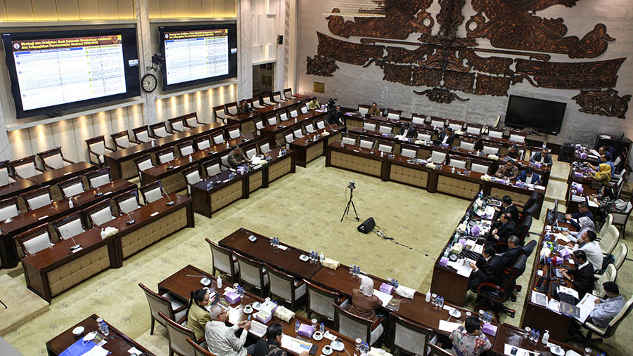 Calon Gubernur Bank Indonesia (BI), Perry Warjiyo mengikuti Fit and Proper di DPR RI, Senin (20/3/2023). (Bloomberg Technoz/ Andrean Kristianto)