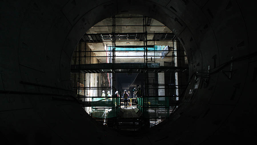 Dua terowongan antara Stasiun Thamrin dan Bundaran HI telah diselesikan dengan mesin bor terowongan 2 (TBM-2).(Bloomberg Technoz/ Andrean Kristianto)
