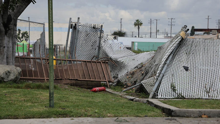 Tornado di Los Angeles termasuk topan terkuat dalam 40 tahun terakhir  sejak Maret 1983,  (David Swanson/Bloomberg)