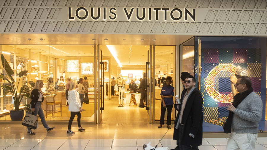 Toko Louis Vuitton di Somerset Collection Mall, Troy, Michigan, AS. (Matthew Hatcher/Bloomberg)