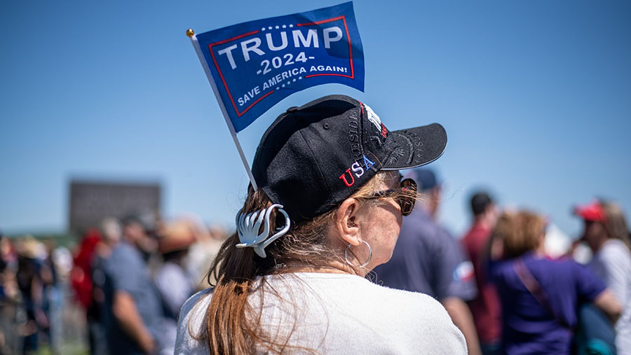Pendukung mengikuti kampanye untuk mantan Presiden AS Donald Trump di Waco, Texas, AS Sabtu (25/3/2023). (Sergio Flores/Bloomberg)