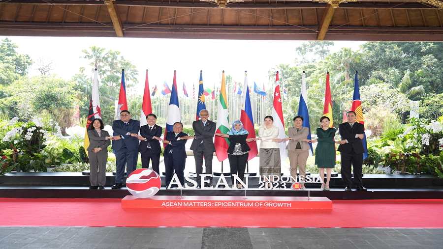 Sesi foto bersama  ASEAN Finance Ministers and Central Bank Governors (AFMGM), Nusa Dua, Bali, Selasa (29/3/2023). (Dok: Bank Indonesia)