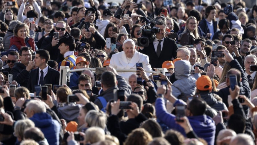 Paus Fransiskus di Vatikan pada 29 Maret 2023 (Sumber: Bloomberg)