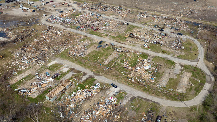 Tornado menghantam Mississippi pada jumat pekan lalu menghancurkan ratusan bangunan. (Rory Doyle/Bloomberg)