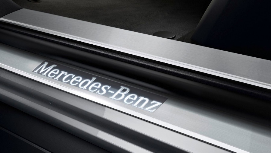 Sill plate mobil Mercedes-Benz (Dok mercedes-benz.co.id)