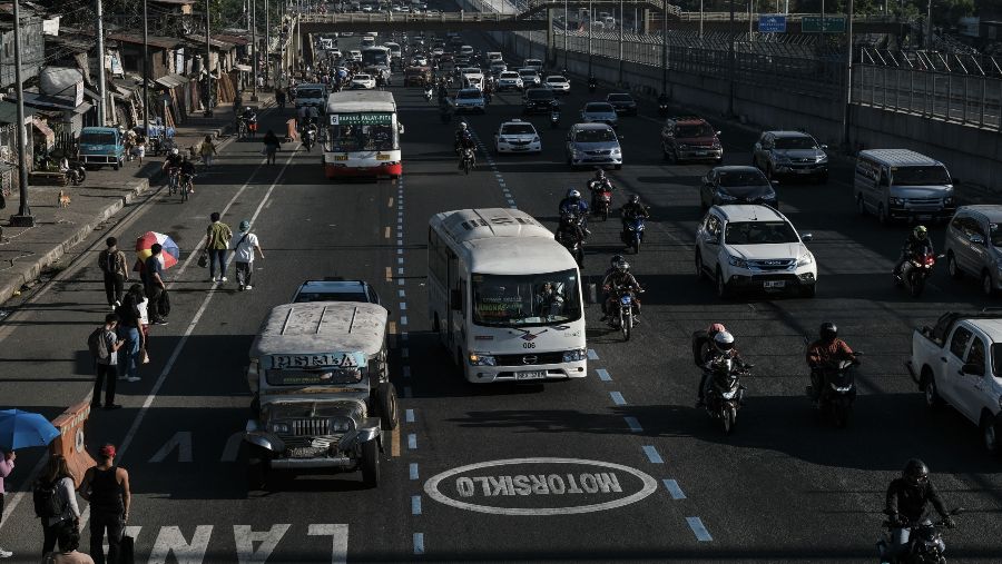 Transportasi umum Jeepney di Manila Filipina (Bloomberg)