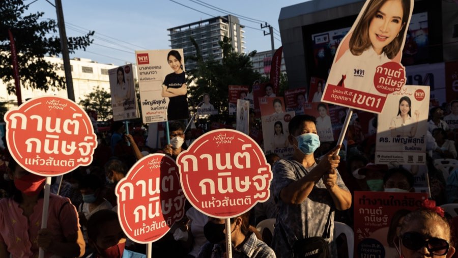 Partai Pheu Thai (Sumber: Bloomberg)
