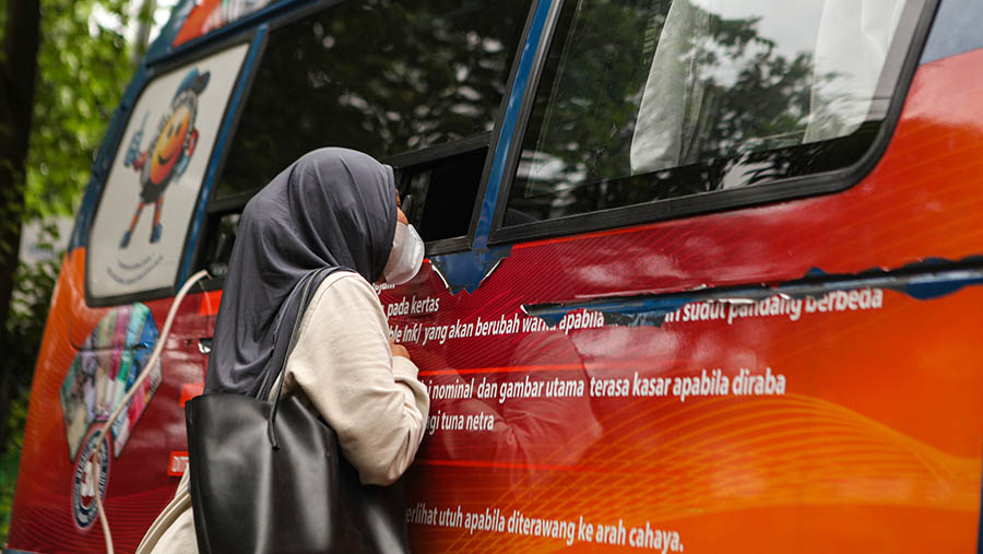 BI menyediakan 5.066 titik layanan penukaran uang, seperti di terminal, Masjid, pasar, dan stasiun. (Bloomberg Technoz/ Andrean Kristianto)