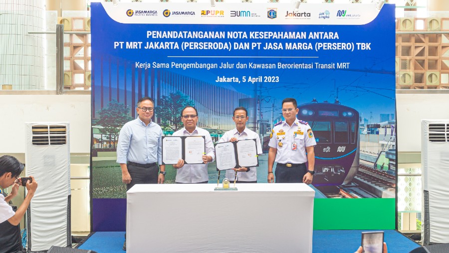 Penandatanganan MoU Pembangunan TOD Proyek MRT Fase 4 antara PT MRT Jakarta dan PT Jasa Marga. (Dok PT MRT Jakarta)