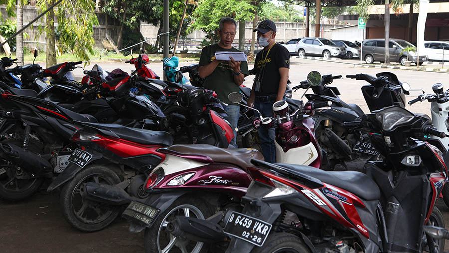 Menjelang lebaran penjualan kendaraan di balai lelang mengalami peningkatan. (Bloomberg Technoz/ Andrean Kristianto)