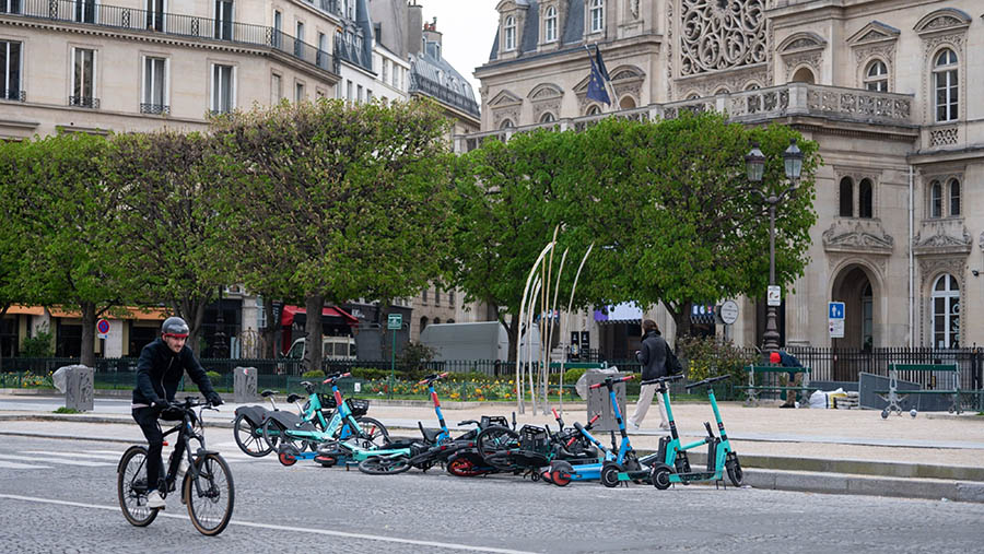 Pemerintah Paris akan melarang penggunaan skuter listrik mulai 1 September.  (Benjamin Girette/Bloomberg)