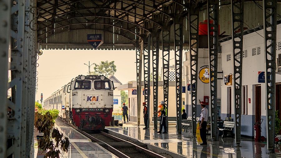 Rangkaian tiba di stasiun milik PT Kereta Api Indonesia atau PT KAI. (Dok Kai.id)