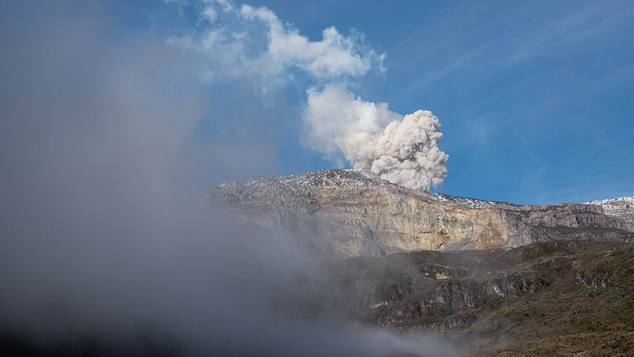 Letusan Gunung Berapi Nevado del Ruiz pada tahun 1985 merupakan letusan terbesar keempat dalam sejarah manusia. (Jar F. Coll / Bloomberg)