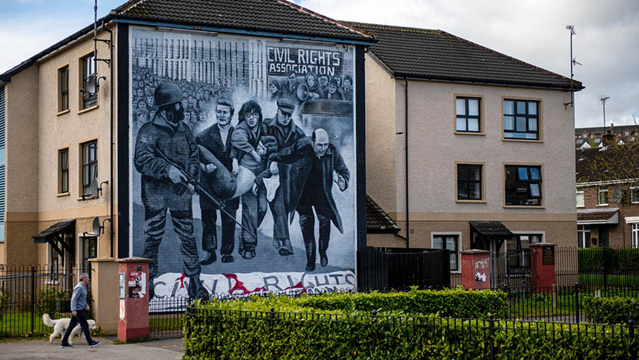  Ia  memberikan pidato di sebuah universitas di Belfast pada hari Rabu sebelum melakukan perjalanan ke Irlandia. (Chris J. Ratcliffe/Bloomberg)