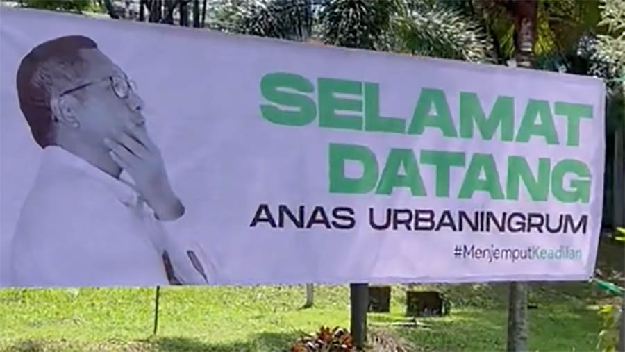 Spanduk Selamat Datang “Anas Urbaningrum” terpampang di Lapas Sukamiskin. (Tangkapan layar Twitter @anasurbaningrum)