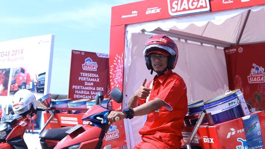 Motoris Pertamina Delivery Service atau layanan antar BBM untuk konsumen Pertamina. (Dok Pertamina)