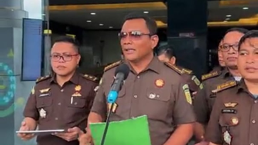 Penetapan dan penahanan tersangka dugan kasus korupsi PDAM Makassar 11/4/2023 (Instagram kejati_sulsel)