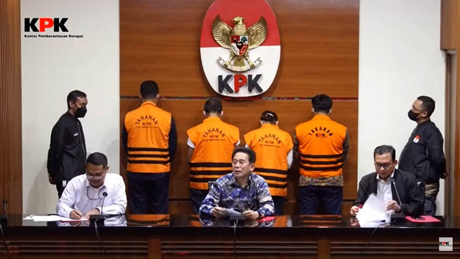 Wakil Ketua KPK, Joanis Tanak saat memberi keterangan tentang dugaan suap proyek kereta pada Kemenhub. (tangkapan layar Youtube KPK)