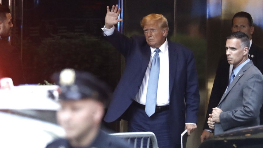 Donald Trump pada 13 April 2023 di New York (John Lamparski/Getty Images)
