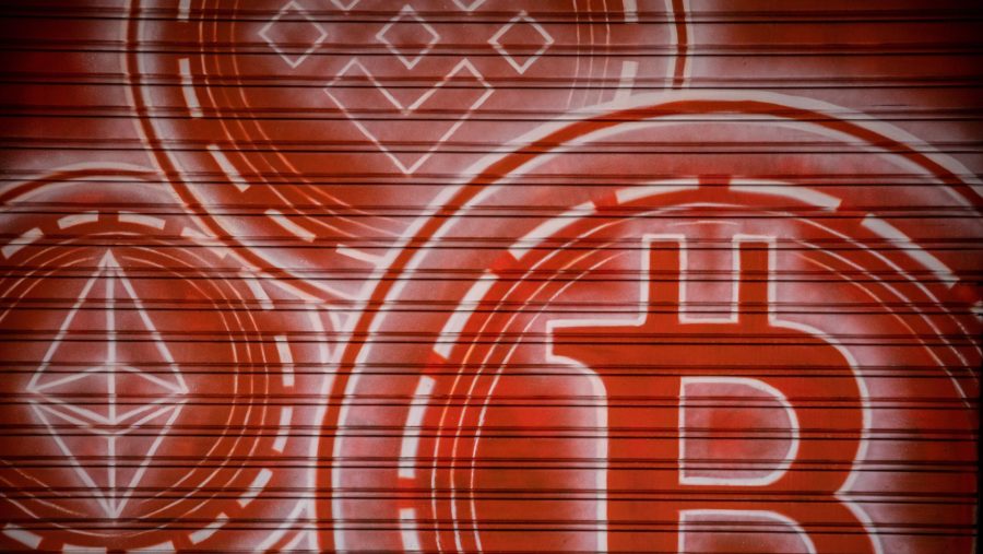 Ilustrasi koin digital kripto Bitcoin, Ether dalam ekosistem cryptocurrencies. (Dok Bloomberg)