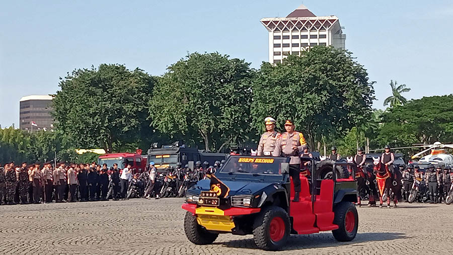Apel Operasi Ketupat pengamanan arus mudik Hari Raya Idulfitri di Monas, Jakarta, Senin (17/4/2023). (Bloomberg Technoz/ Sultan Ibnu Affan)