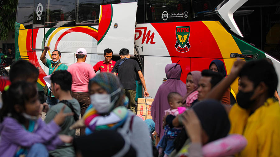 Namun sejumlah agen bis Jawa mengeluhkan sepinya penumpang dibanding tahun lalu. (Bloomberg Technoz/ Andrean Kristianto)