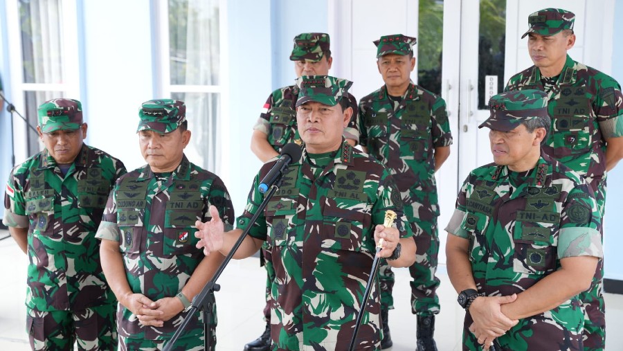 Panglima TNI Yudo Margono (tengah) di Papua (Dok Puspen TNI)