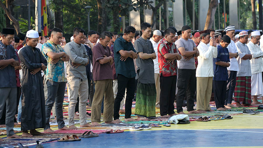 Ini merupakan momen pertama kali warga dapat melaksanakan salat Idulfitri di lokasi ini. (Bloomberg Technoz/ Andrean Kristianto)