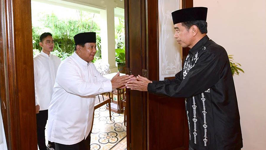 Menhan, Prabowo Subianto silaturahmi Idul Fitri ke kediaman Presiden Joko Widodo (Jokowi) di Solo. (Tangkapan Layar Instagram @prabowo)