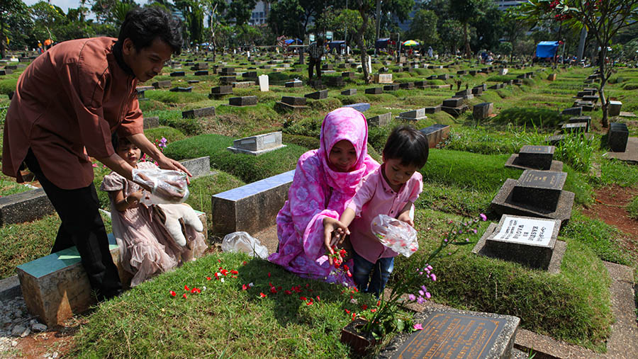 Selain untuk merayakan akhir bulan suci Ramadhan, Lebaran juga diisi dengan berbagai tradisi dan kegiatan. (Bloomberg Tehnoz/ Andrean Kristianto)