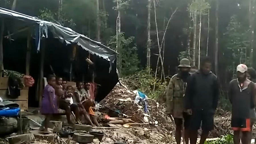 Sejumlah remaja menurut TNI direkrut kelompok separatis teroris (KST) KKB Papua pimpinan Egianus Kogoya. (Dok:Kapendam Cenderawasih)
