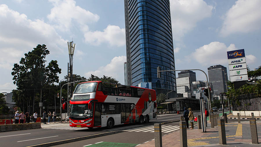 Hari ini merupakan hari pertama pasca libur lebaran, namun jalanan di Jakarta masih tergolong lengang. (Bloomberg Technoz/ Andrean Kristianto)
