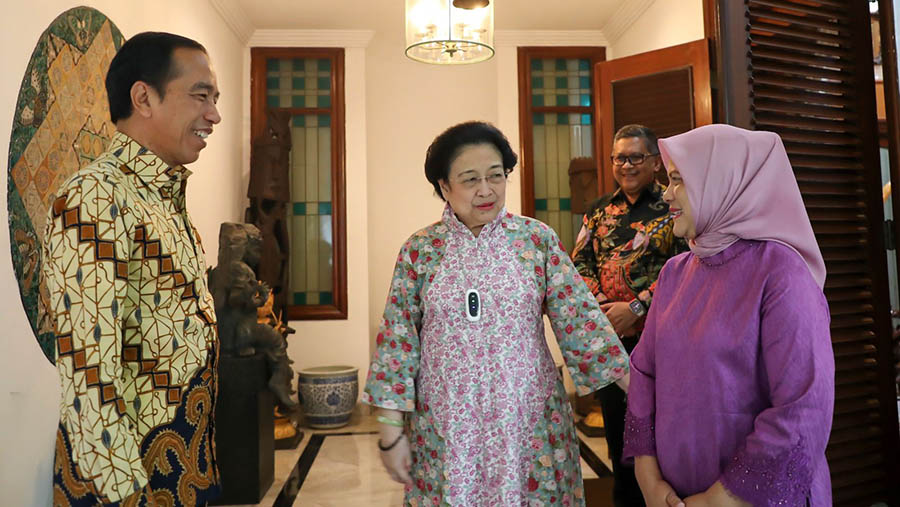 Presiden Joko Widodo (Jokowi) bersama istri berkunjung ke kediaman Ketum PDIP Megawati Soekarnoputri di Jakarta, Kamis (27/4/2023). (Dok. DPP PDIP)