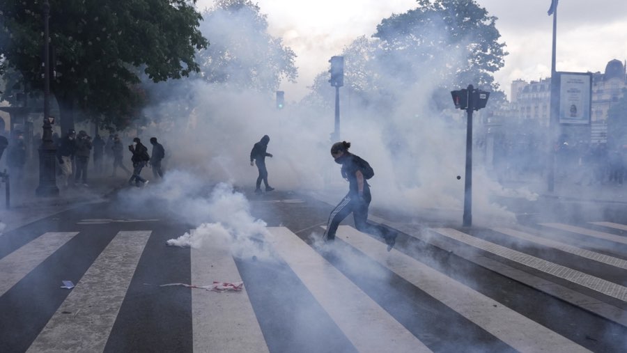 Demo hari buruh 2023 di Prancis (Sumber: Bloomberg)