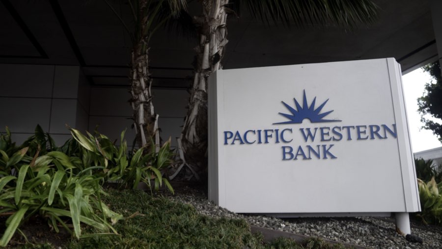 Pacific Western Bank (Sumber: Bloomberg)