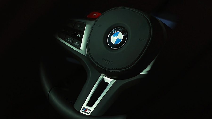 Setir mobil BMW M4 dipamerkan di showroom BMW AG di Berlin (Krisztian Bocsi/Bloomberg)