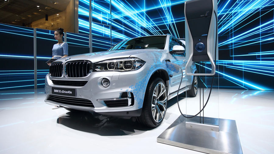 Kendaraan hybrid plug-in BMW AG X5 (Tomohiro Ohsumi/Bloomberg)