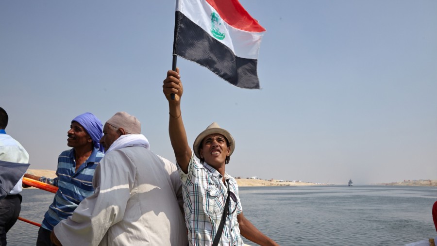 Ilustrasi Pengibaran Bendera Mesir (Sumber: Shawn Baldwin/Bloomberg)
