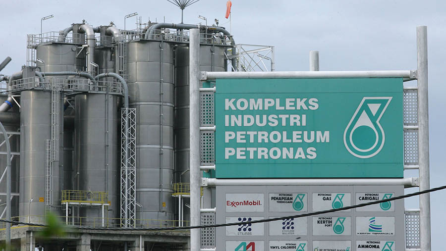 Kompleks Industri Petronas Petroleum berdiri di Kerteh, Terengganu, Malaysia, Sabtu (23/6/2007). (Goh Seng Chong/Bloomberg News)