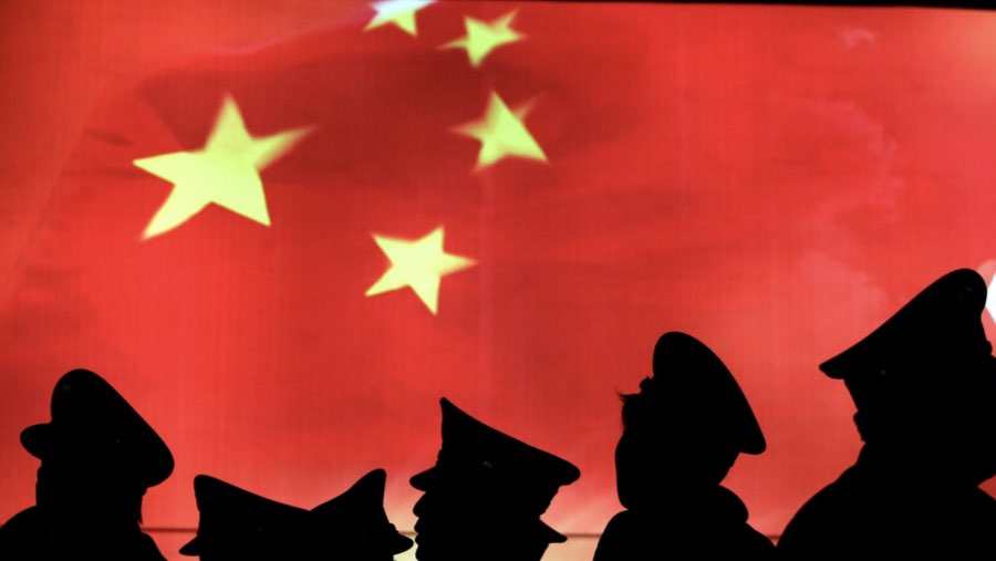 Polisi China (Sumber: Bloomberg)