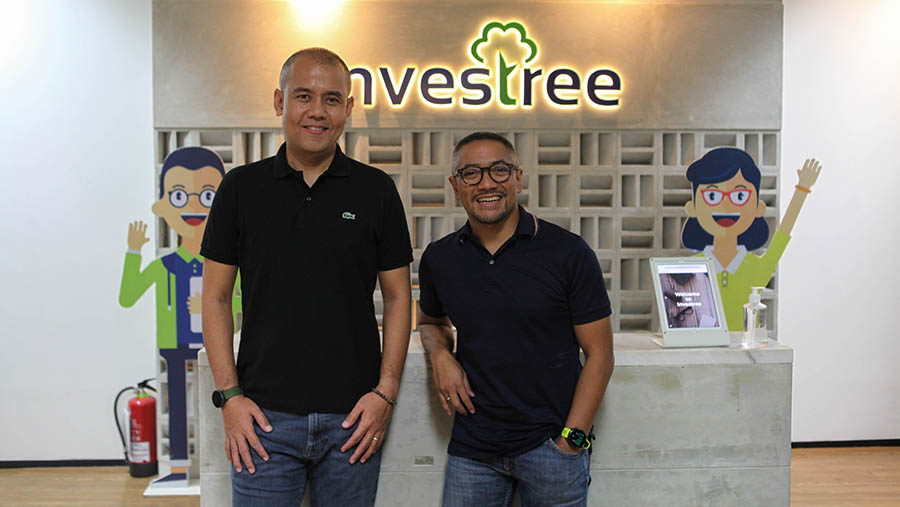 Chief Sales Officer Investree Salman Baharuddin.dan Co-Founder & Chairman at Investree, Adrian Asharyanto Gunadi. (Bloomberg Technoz/ Andrean Kristian