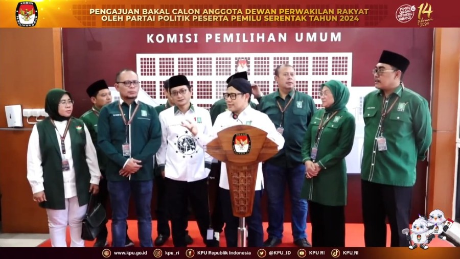 Ketum PKB Muhaimin Iskandar saat mengajukan bakal caleg di KPU. (Tangkapan layar Youtube KPU)