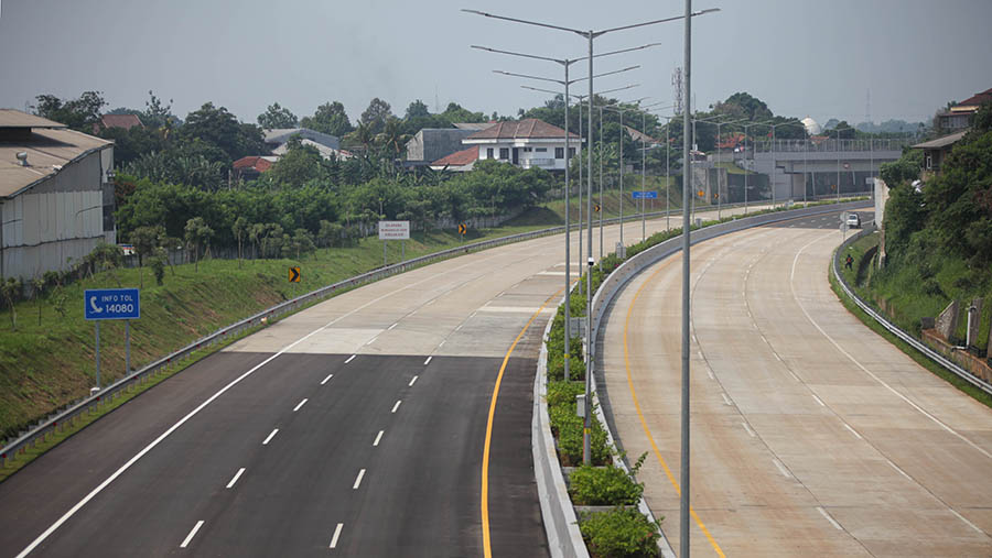 Meskipun telah rampung Jalan Tol ini belum dioperasikan sebab menunggu rampungnya Jalan Tol Cijago seksi 3B.(Bloomberg Technoz/ Andrean Kristianto)