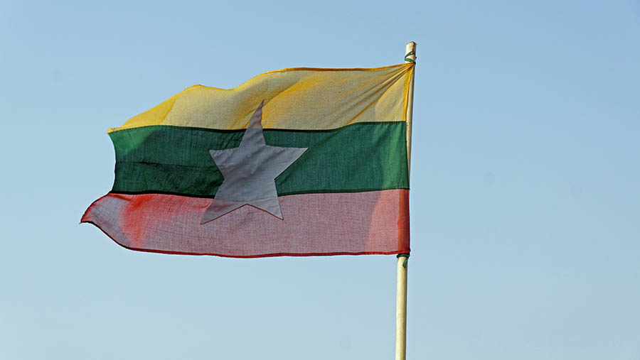 Ilustrasi bendera Myanmar. (Foto oleh Gu Bra via pexels.com)